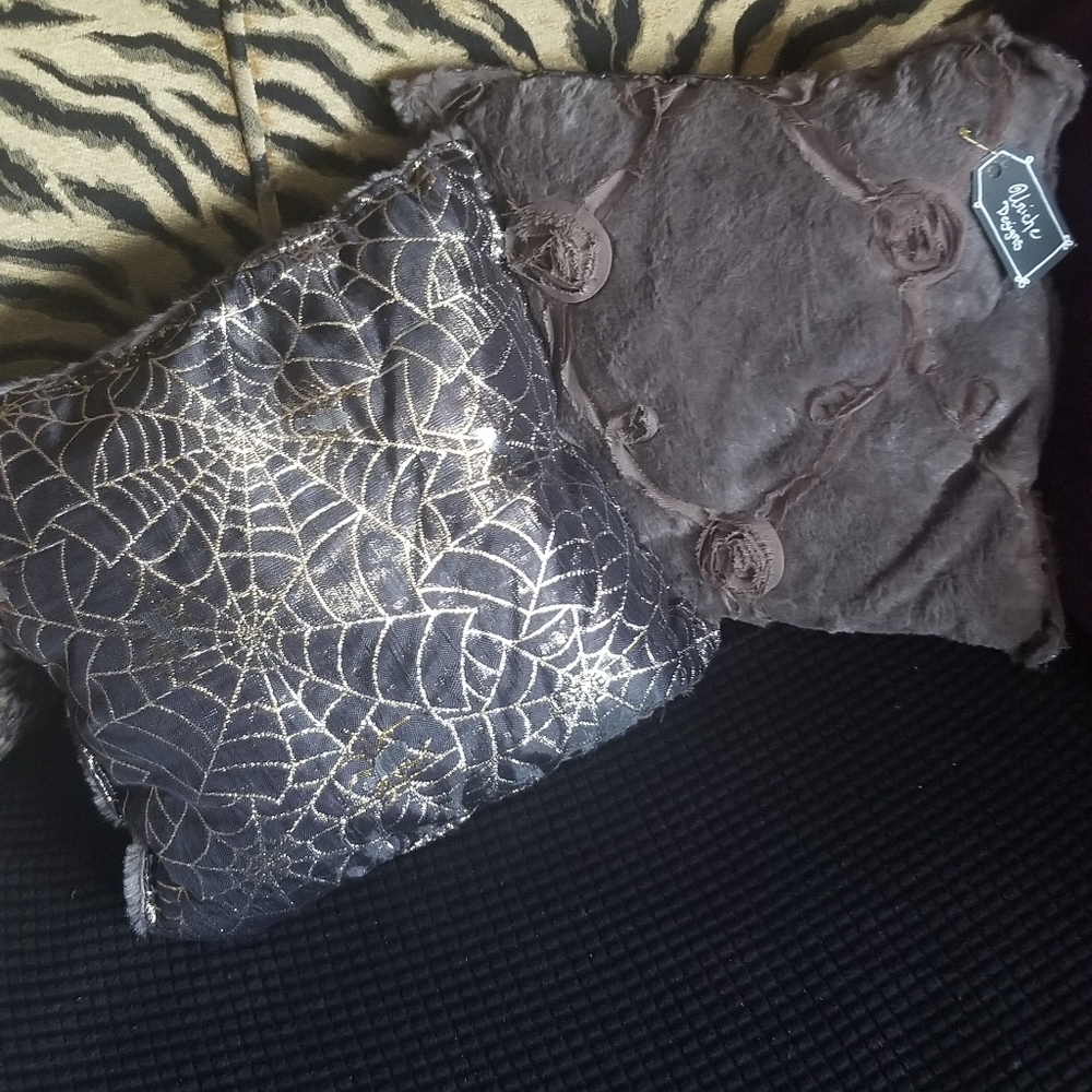Goth throw pillows - Picture 4 of 4